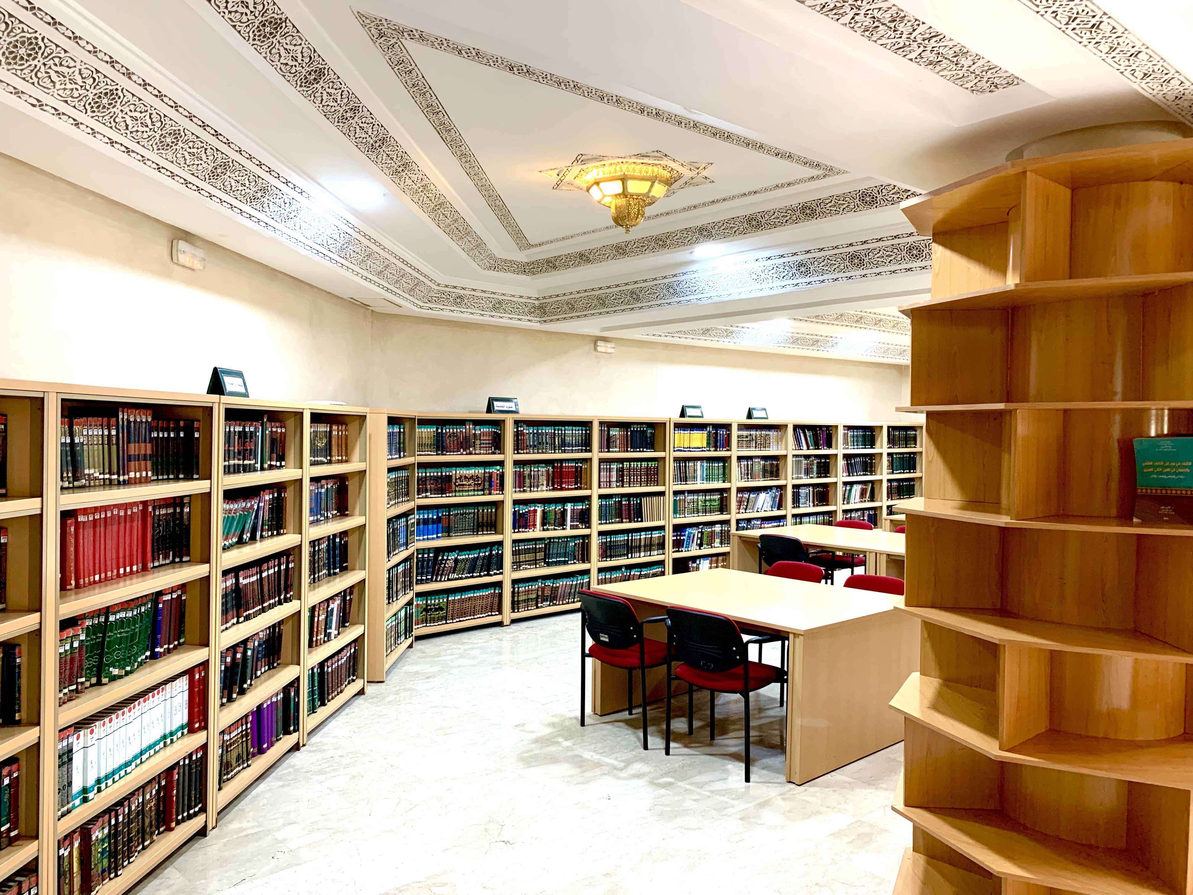 مكتبة دار الحديث الحسنية — رفوف الكتب